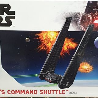 Star Wars Kylo Ren's Command Shuttle  Kitset 1/93 Revell Level 3