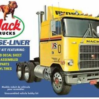 Mack Cruise Liner Truck AMT Kitset 1/25