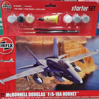 McDonnell Douglas F-18A Hornet Fighter Plane Kitset 1/72 Airfix Starter Set