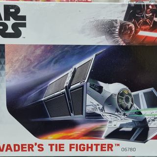 Star Wars Darth Vader Tie Fighter Kitset 1/57 Revell Level 3