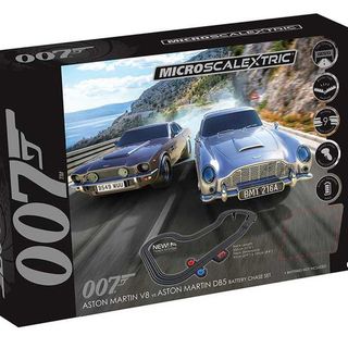 Scalextric Micro James Bond 007 Set - Aston Martin DB5 vs V8 (Battery Power)