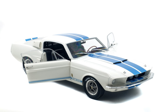 1967 Ford Mustang Shelby GT500 White Roadcar 1/18 Solido