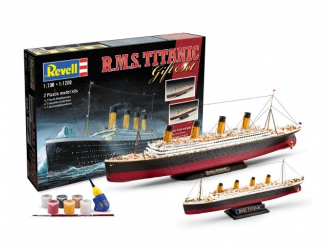 R.M.S. Titanic Gift-Set Revell Includes 2 models 1/700 & 1/1200
