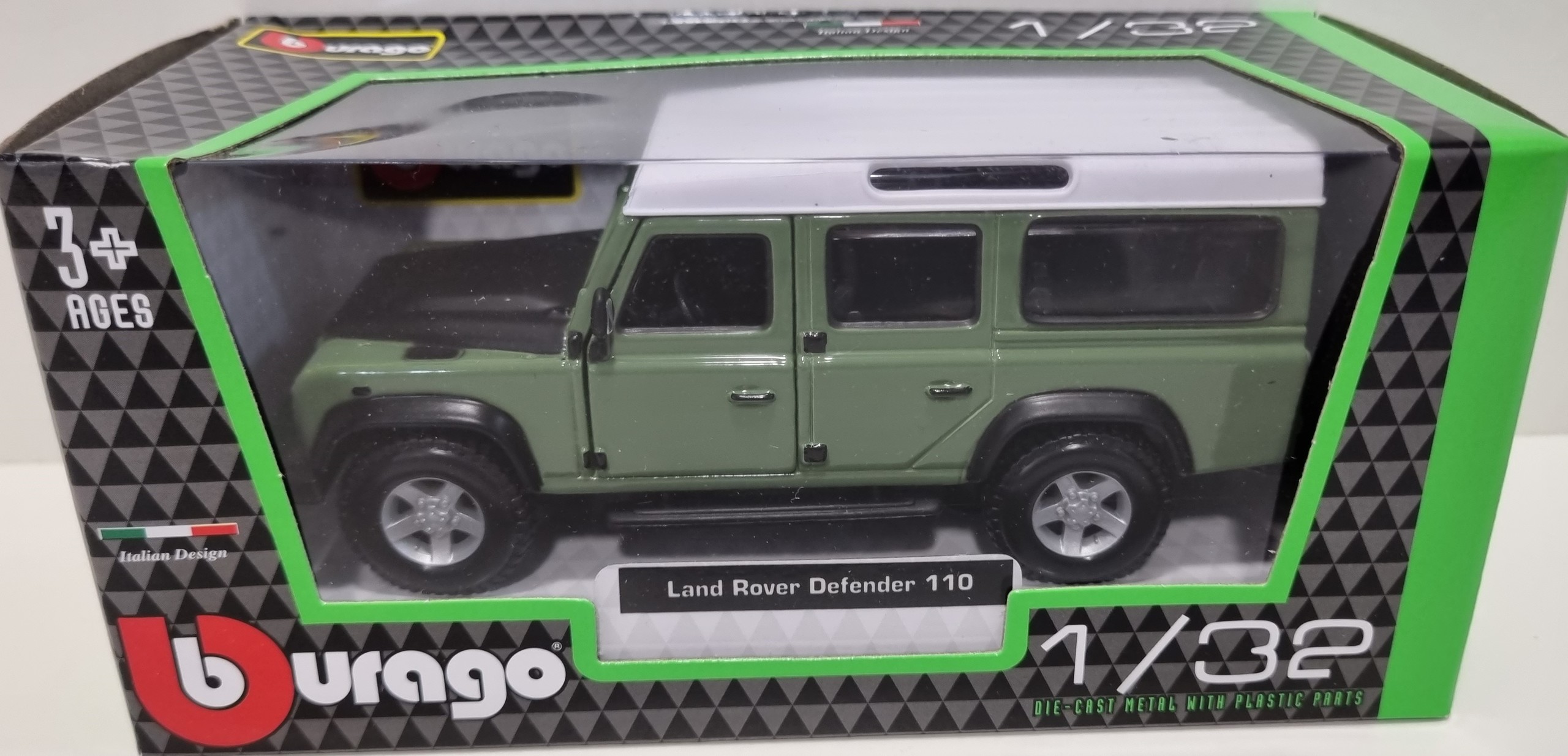 Land Rover Defender 110 1/32 Burago Green & White