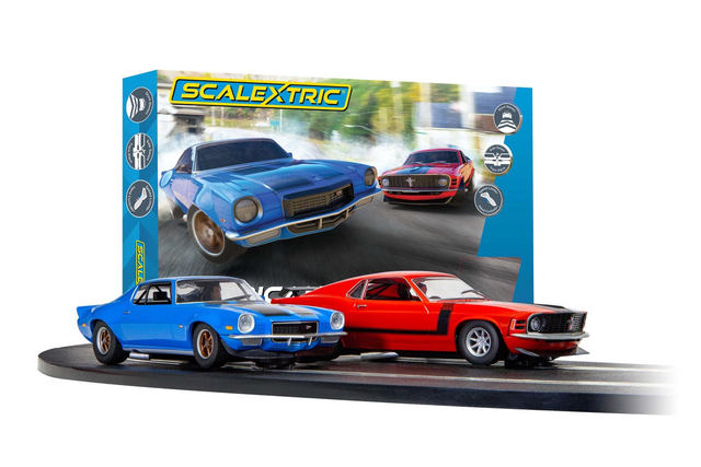 Scalextric American Street Duel Chev Camaro v's Ford Mustang 1/32