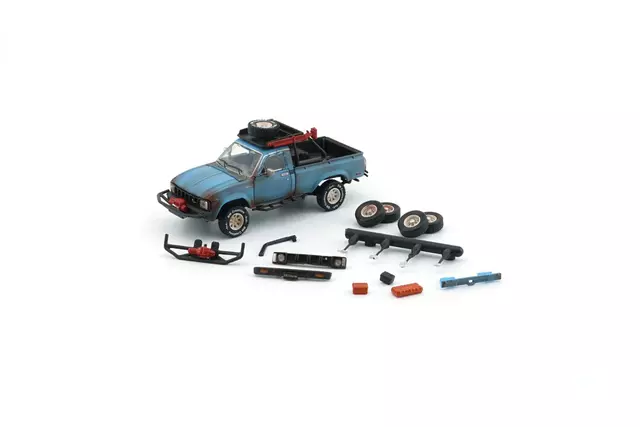1:64 TOYOTA HILUX 1980 N60/N70 -- BLUE (RUSTING) W/ACCESSORIES -- BM CREATIONS
