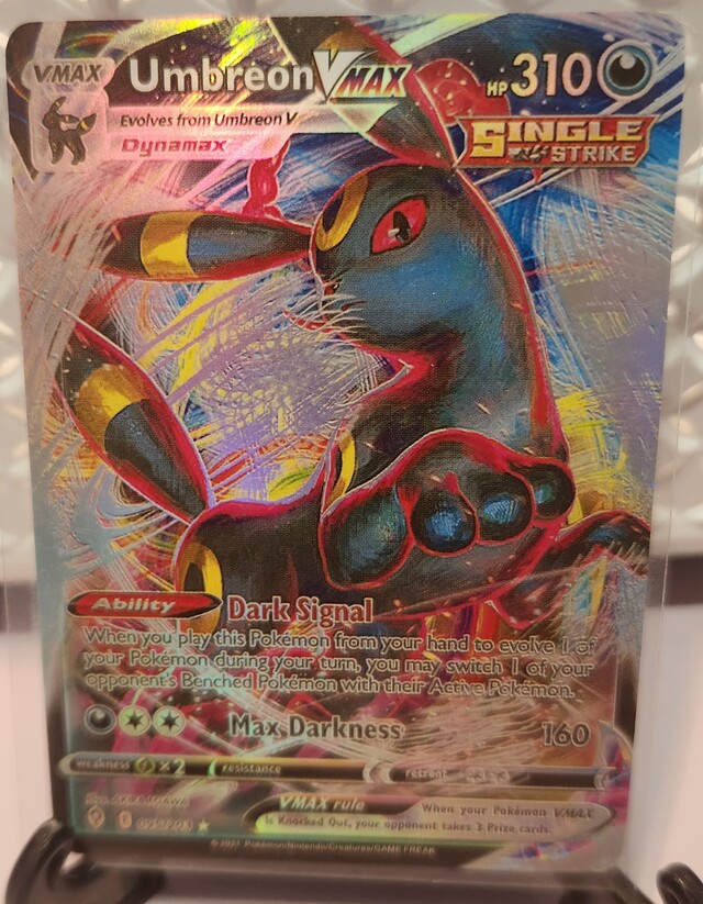 Pokemon TCG: Umbreon Vmax 095/203 Evolving Skies