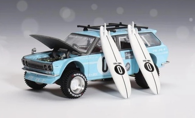 MiniGT Kaido House #092 Datsun 510 Wagon 4x4 Winter Holiday Edition - 1/64