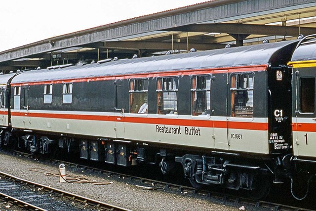 Hornby BR Intercity, Mk1 RB(R), IC1667 - Era 8 Restaurant Buffet