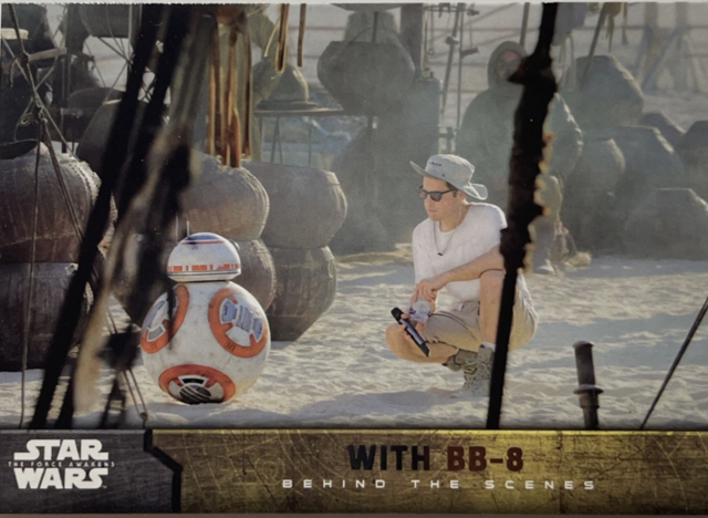 Topps Star Wars: The Force Awakens 2015 - Behind the Scenes With BB-8