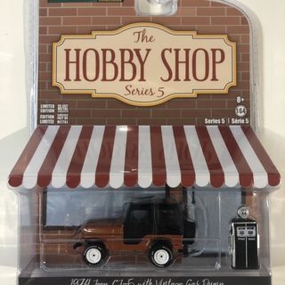 1974 Jeep CJ-5 Roadcar & Gas Pump 1/64 Greenlight The Hobby Shop