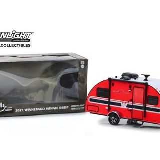 2017 Winnebago Winnie Drop Caravan 1/24 Greenlight