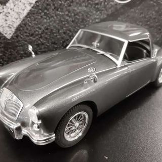 1957 MGA MKI A1500 closed hard top Silver Roadcar Triple9 1/18