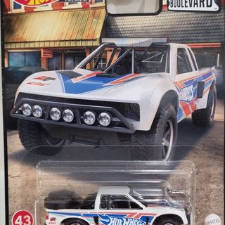 Hot Wheels Premium Boulevard #43 Baja Bouncer
