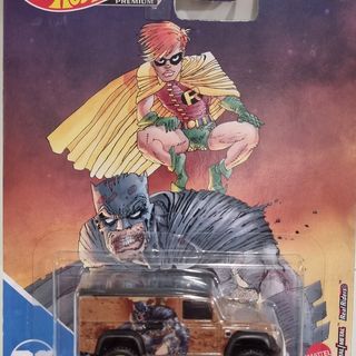 Hot Wheels Premium Batman Land Rover Defender 110 Hard Top