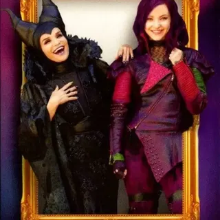 Topps Disney 2026 Neon: Family First - Mal & Maleficent #FF-34