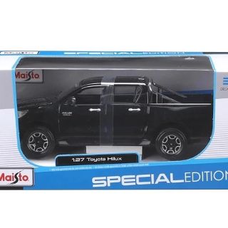 Toyota Hilux Metallic Black - Maisto Special Edition 1/27